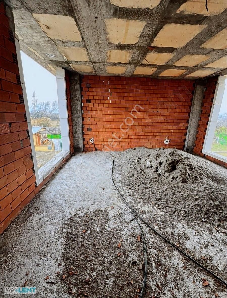 Burhaniye/çoruk Mahallesinde Denize Yakın Konumda Satılık Villa
