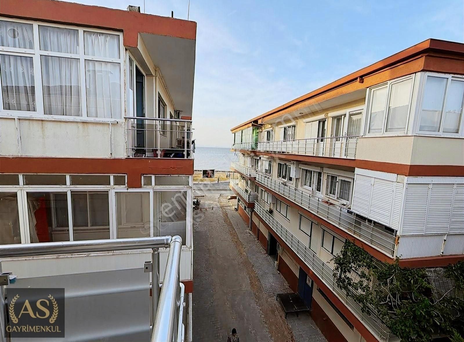 As Gyd.güzelbahçe Yalı'da Merkezi Konumda Doğalgazlı 3+1 Daire