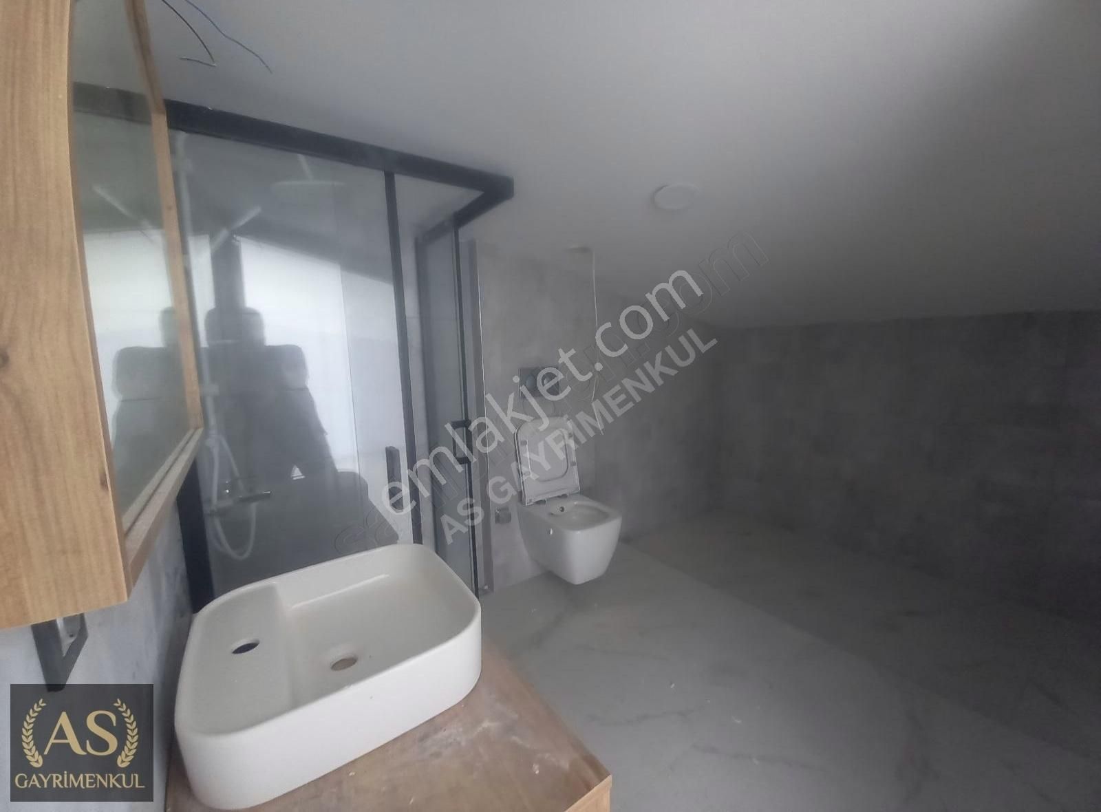 As Gyd.urla Kalabak'ta Geniş Bahçe Alanı Bulunan 4+1 Sıfır Villa - Görsel 5