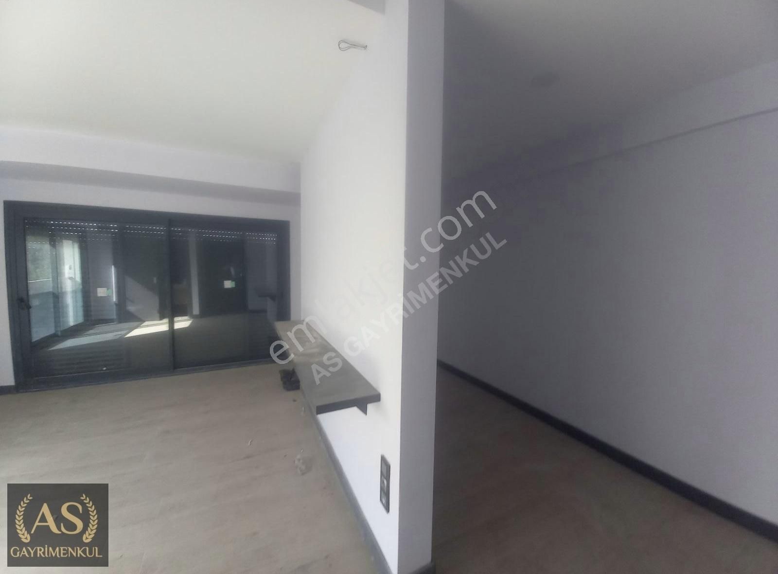 As Gyd.urla Kalabak'ta Geniş Bahçe Alanı Bulunan 4+1 Sıfır Villa - Görsel 16