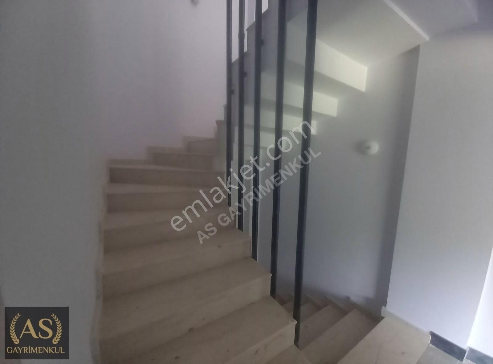 As Gyd.urla Kalabak'ta Geniş Bahçe Alanı Bulunan 4+1 Sıfır Villa - Görsel 7