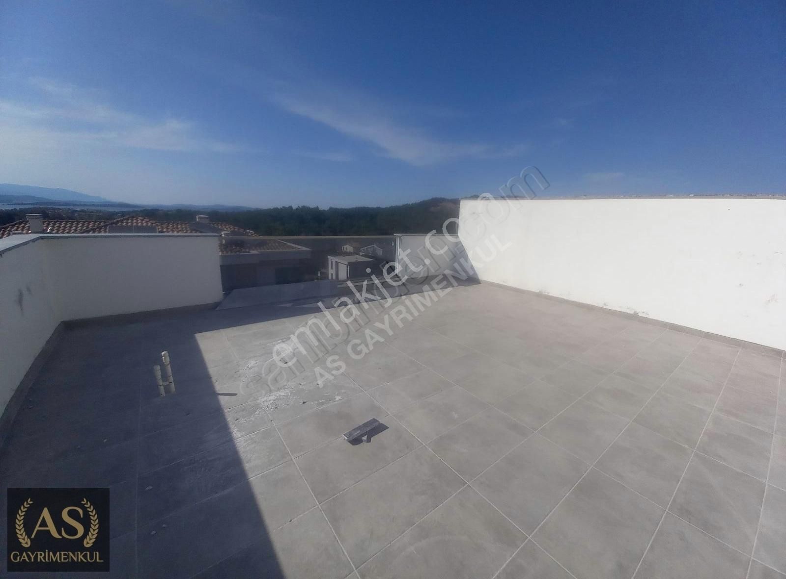 As Gyd.urla Kalabak'ta Geniş Bahçe Alanı Bulunan 4+1 Sıfır Villa - Görsel 8