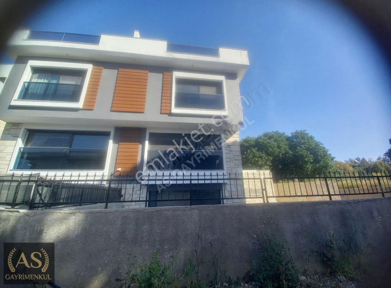 As Gyd.urla Kalabak'ta Geniş Bahçe Alanı Bulunan 4+1 Sıfır Villa - Görsel 10