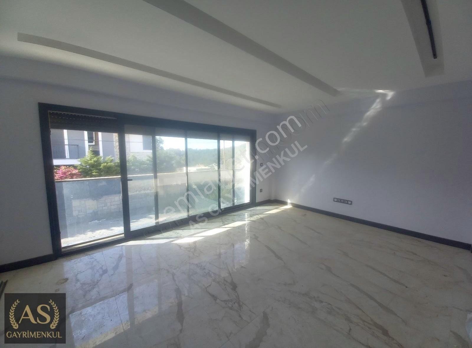 As Gyd.urla Kalabak'ta Geniş Bahçe Alanı Bulunan 4+1 Sıfır Villa - Görsel 11