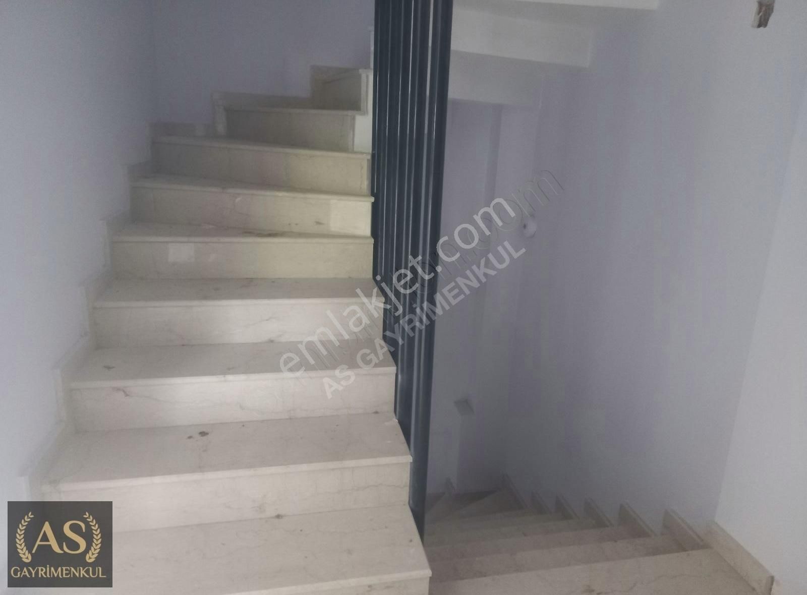 As Gyd.urla Kalabak'ta Geniş Bahçe Alanı Bulunan 4+1 Sıfır Villa - Görsel 9