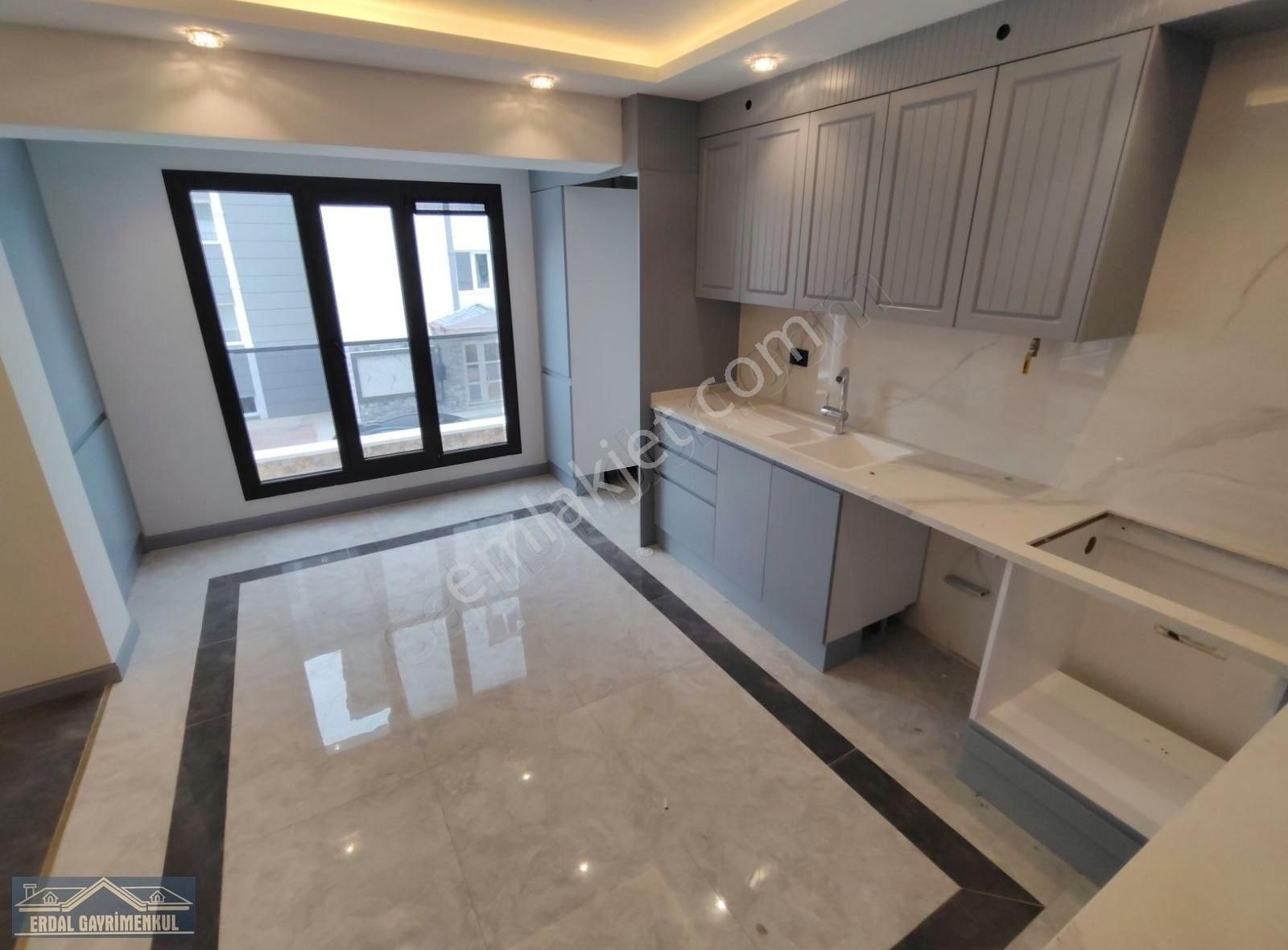 Selçukbey Mah. Sıfır Ebeveyn Banyolu Geniş Oturumlu 3,5+1 Daire - Görsel 28