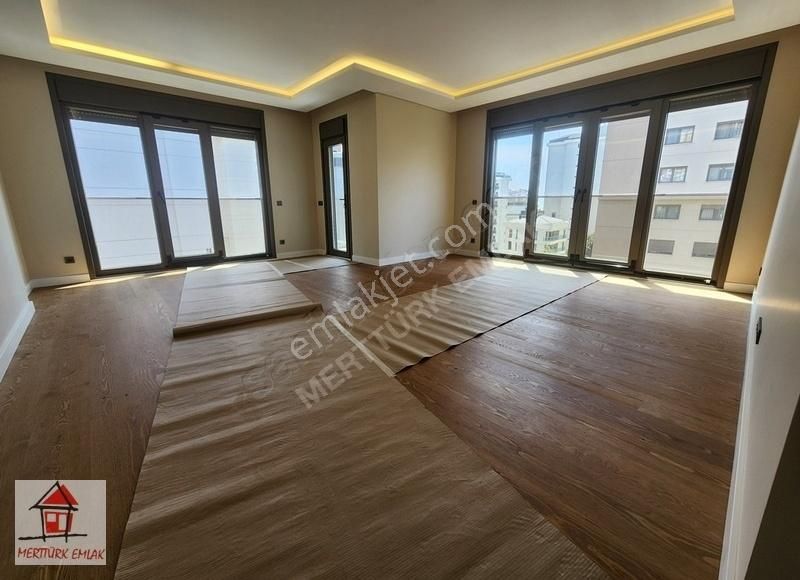Merttürk Erenköy Etemefendi Üzerinde 145m2 3+1 Balkonlu Lüx Dair