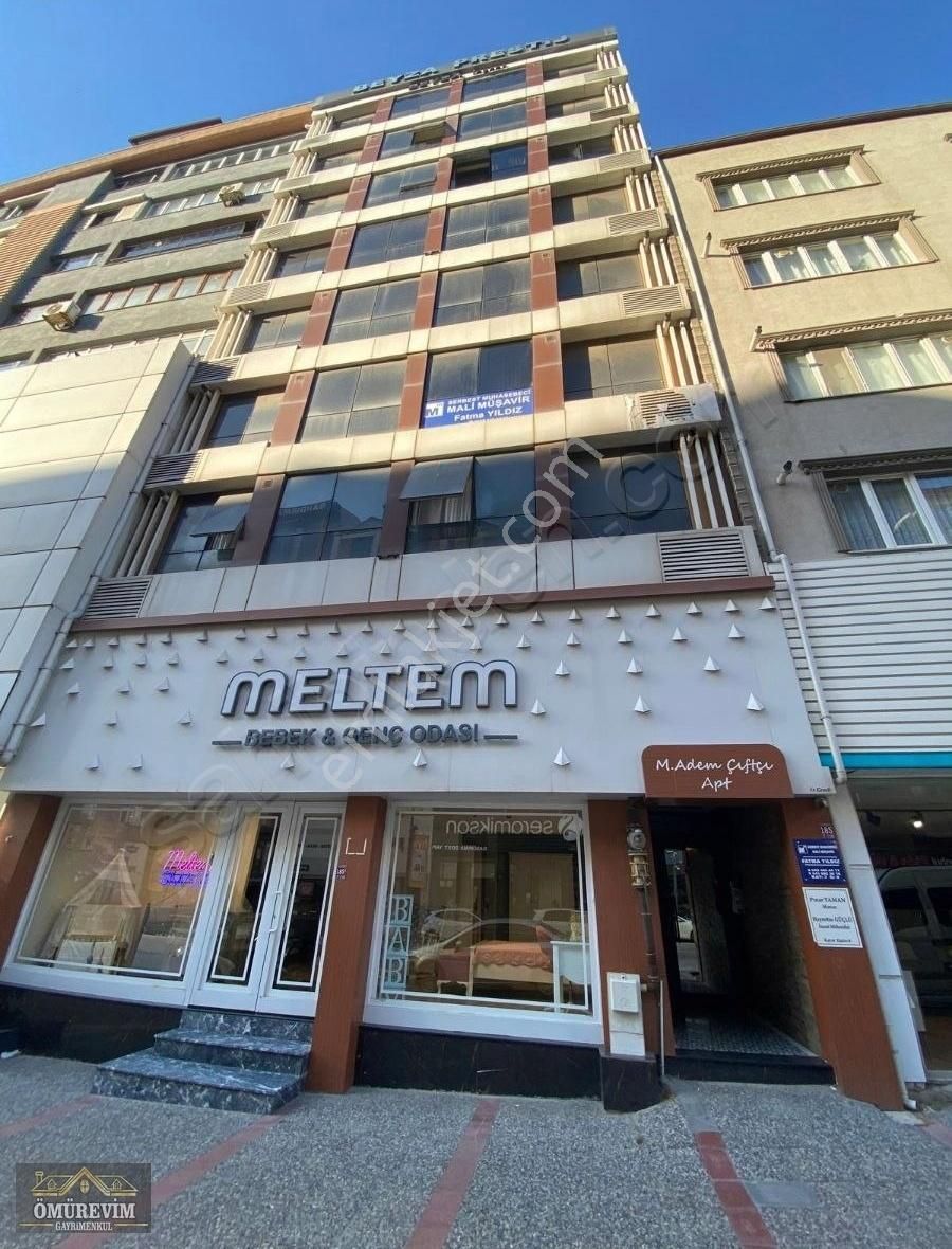 Ömür Evimden Atatürk Caddesinde Plazada Lüks 1+1 Kiralık Daire