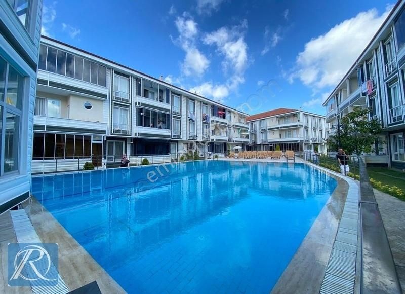 Çift Havuzlu Ve 7/24 Güvenlikli Site Eşyalı Geniş M² Daire