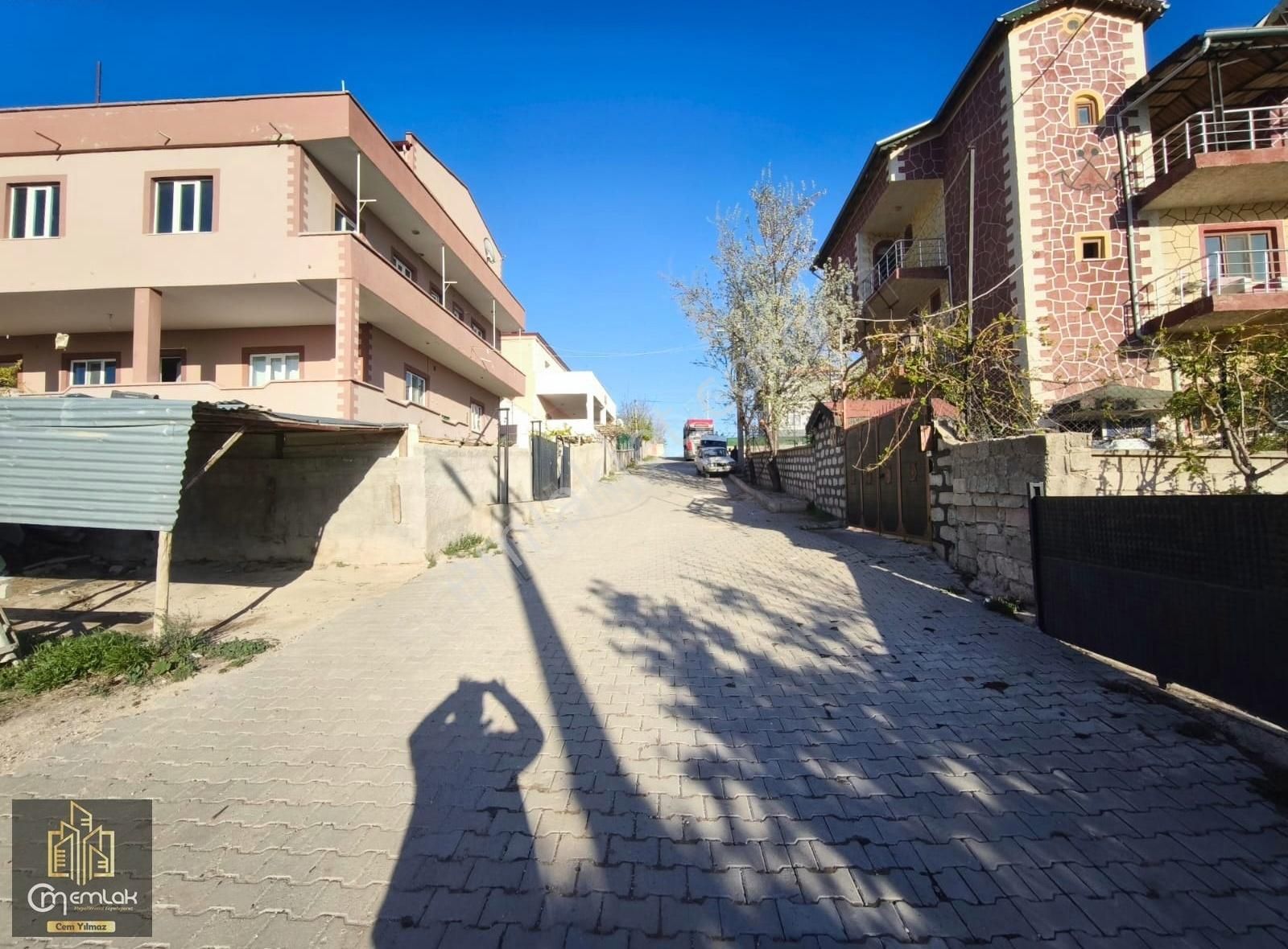Sazlıca Yeni Mahallede 495 M2 Doğalgaz Başında Satılık Arsa