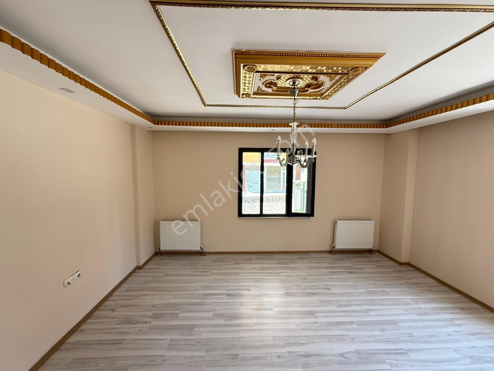 Tuşba Emlaktan Satılık İskanlı Kombili Geniş 2+1 Yüksek Giriş
