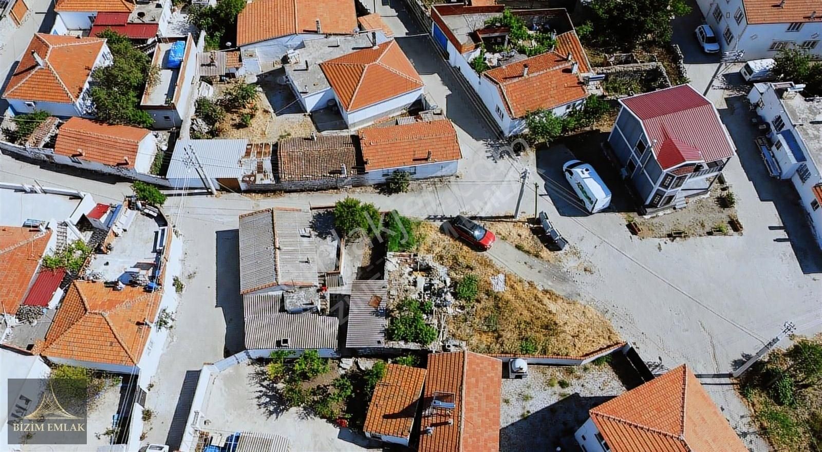 Gökçebayır Köyünde Deniz Manzaralı Aztadilat İle Oturulabilir Ev