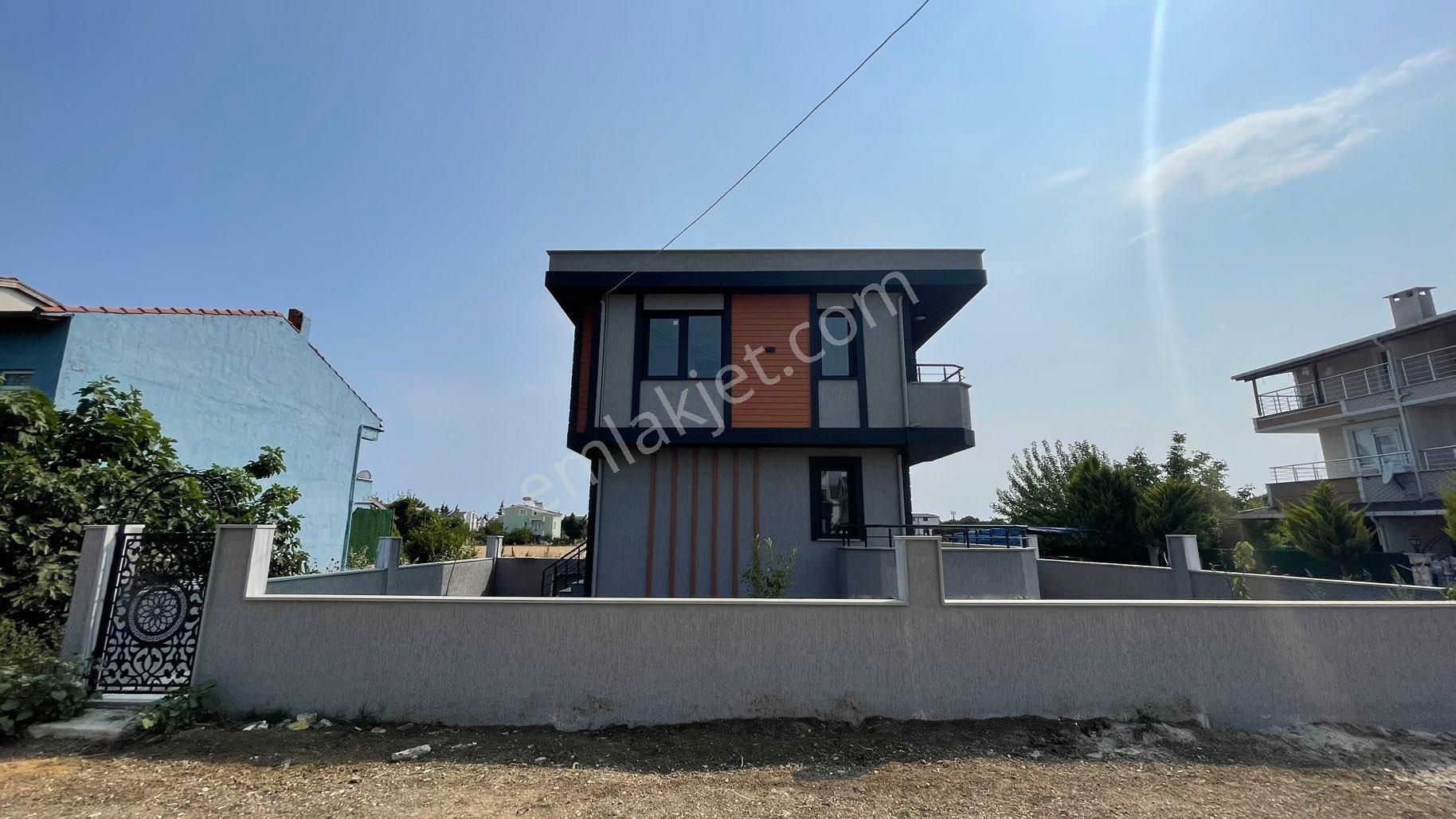 Koyuncu Gyrm'den Geniş Bahçeli Denize Yakın İskanlı 2+1 Villa