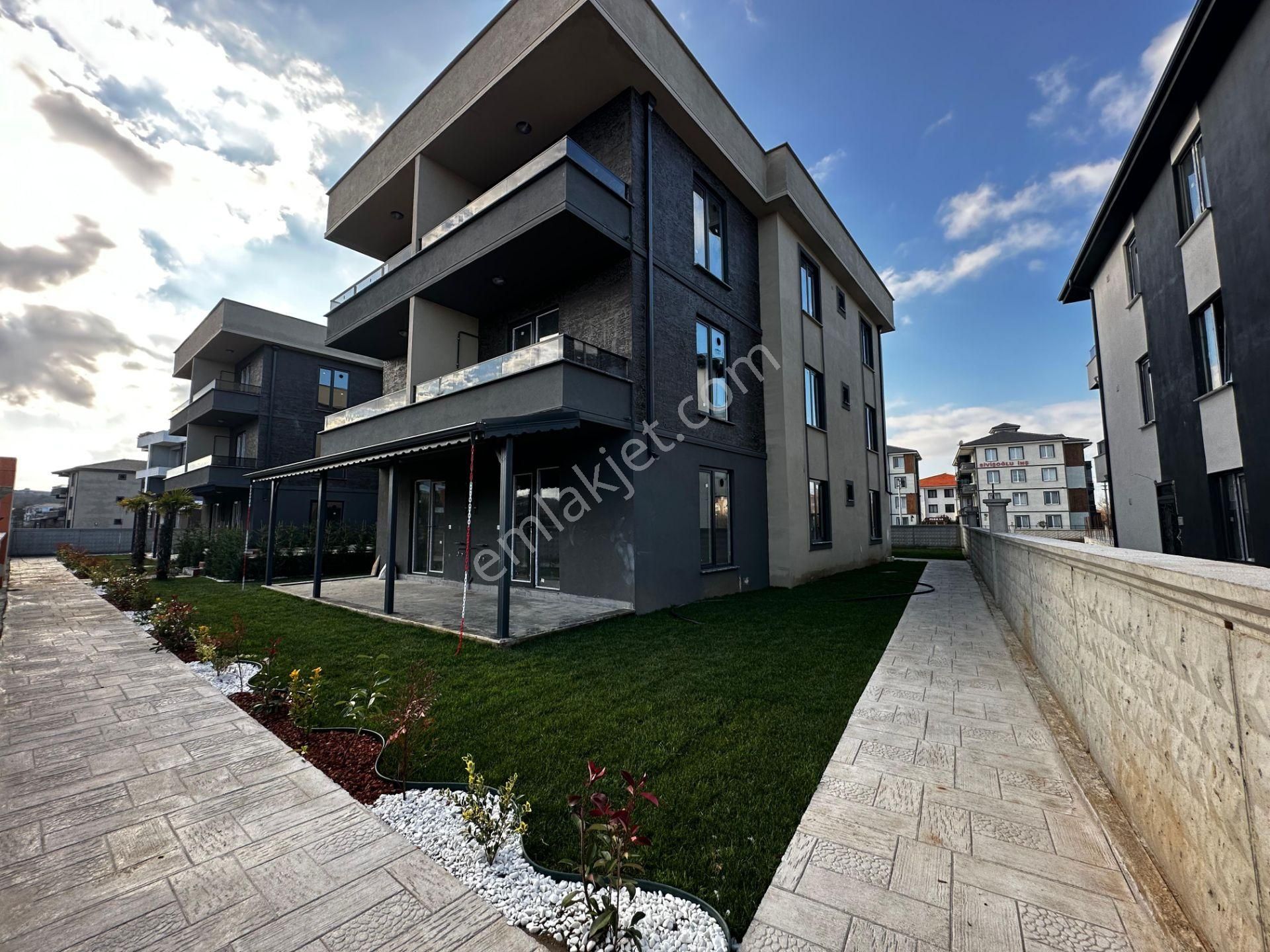 Karasu'da Doğa Ve Şehir Manzaralı Teras Kullanımlı Son 2+1 89 M2 Üst Kat