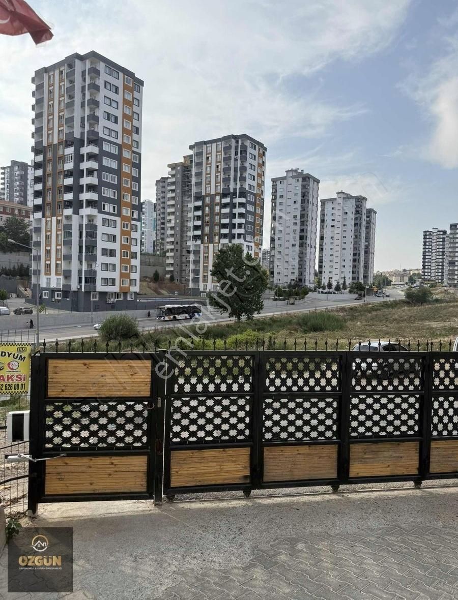 Özgün'den Geniş,balkonlu Ferah Ve Masrafsız Satılık 1+1 Daire