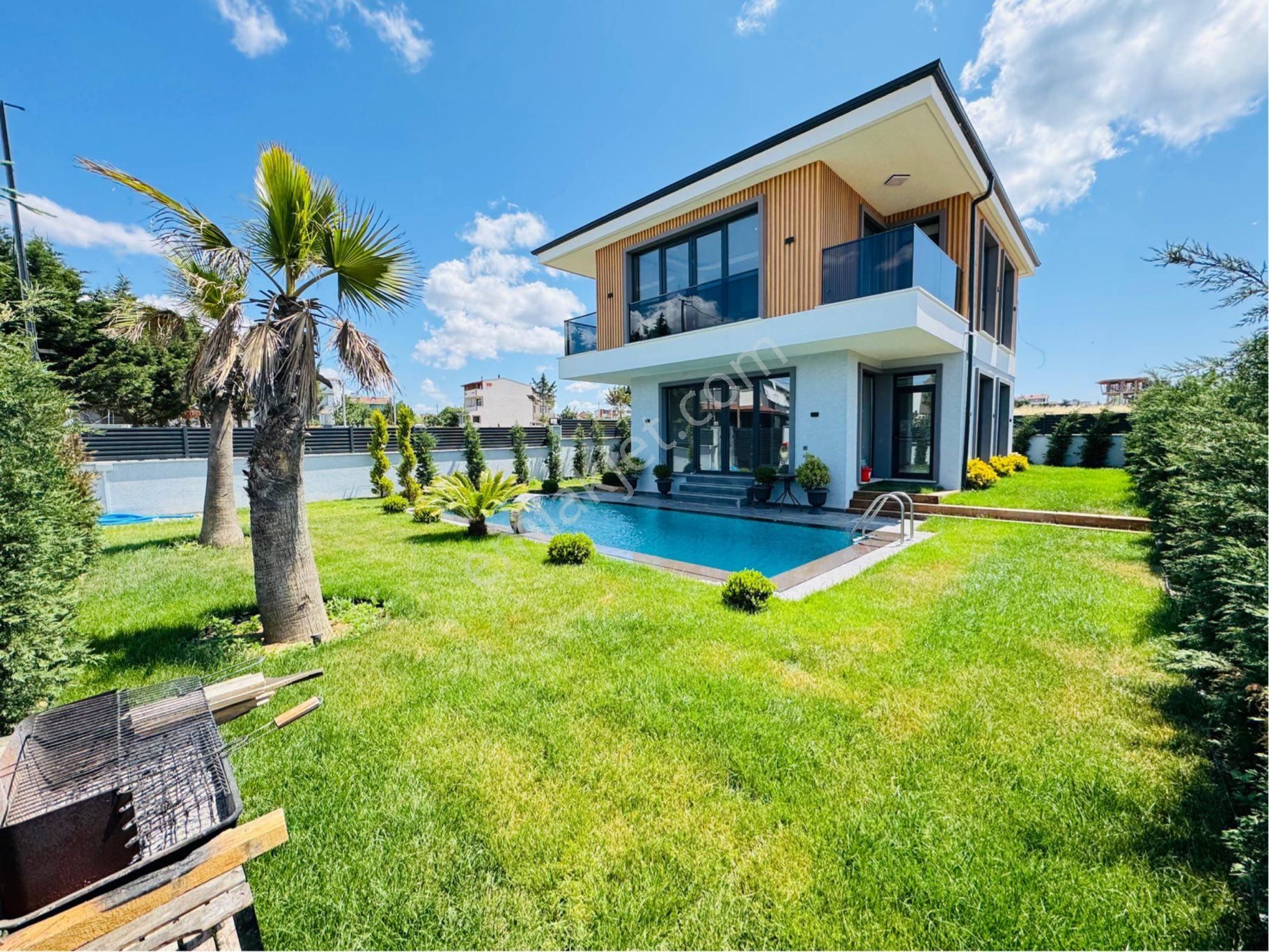 Demireller-füll+full Havuzlu 300 Metre Arsa İçinde Yazlık Villa