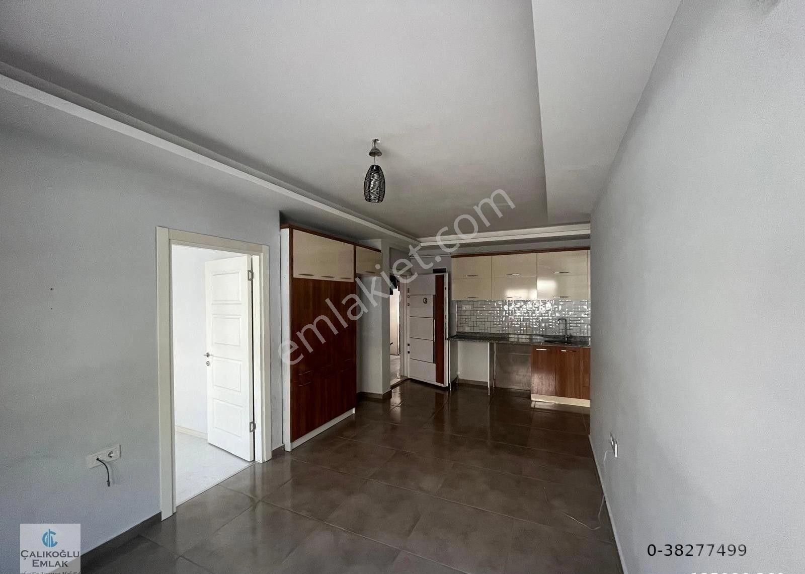 Aydınlıkevler Mah. Doğalgazlı Kiralık Giriş Kat 2+1 Daire