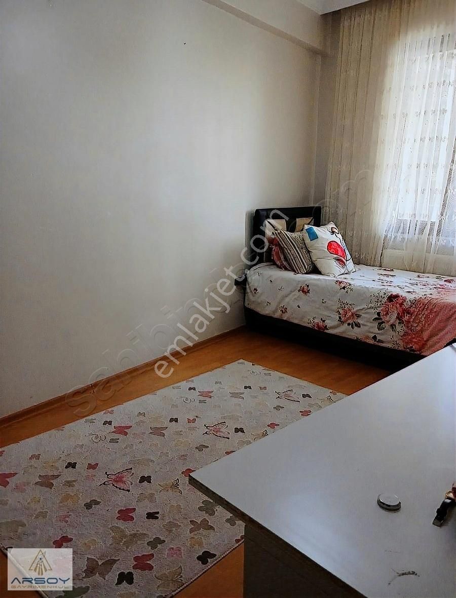 Silivri Sahilde Satılık 16 Yıllık Arakat 3+1 Daire