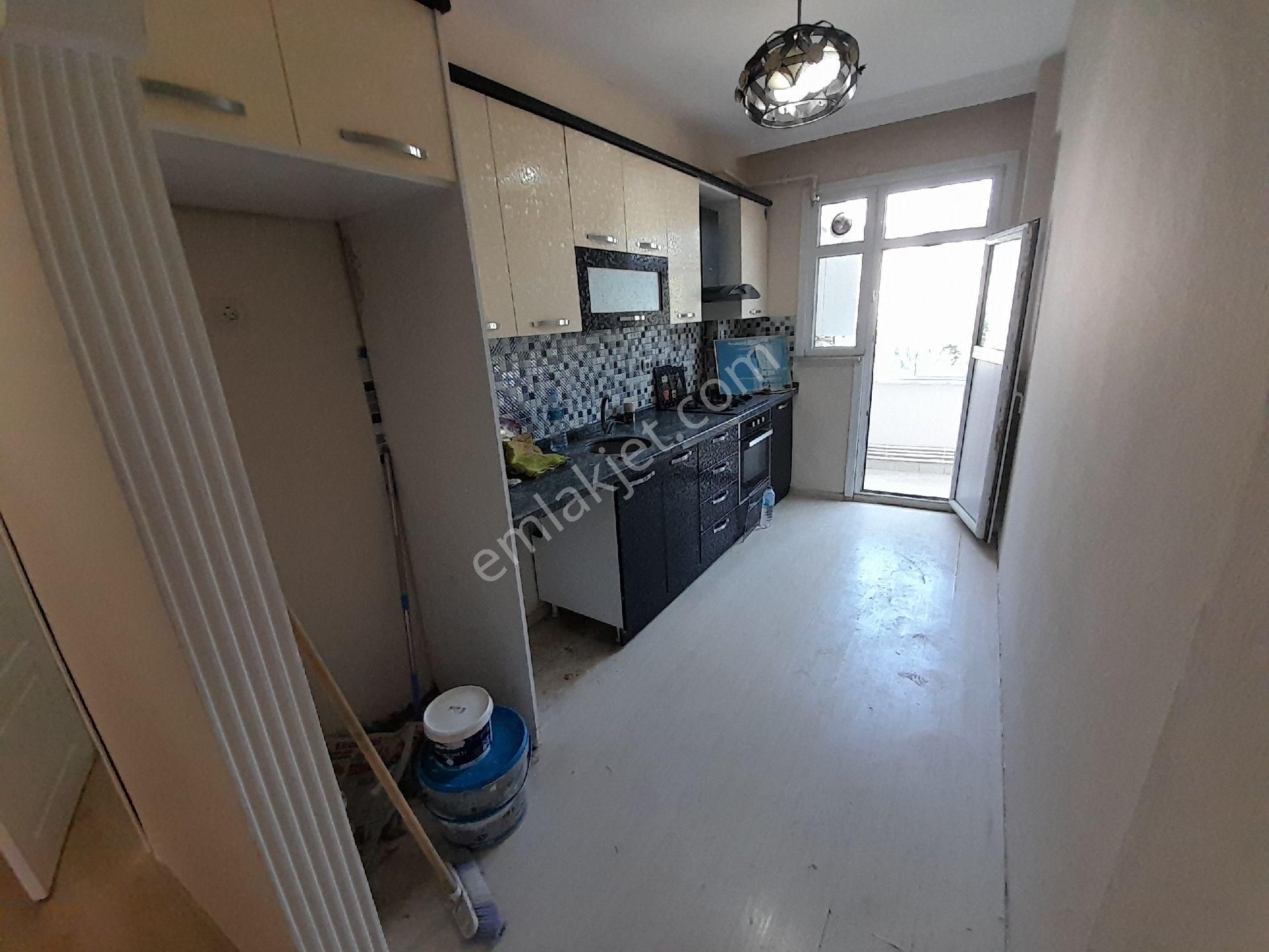Kocamustafapaşa Sümbülefendi Meyvecı Sok 2+1 Kat 3 Kiralık Daire