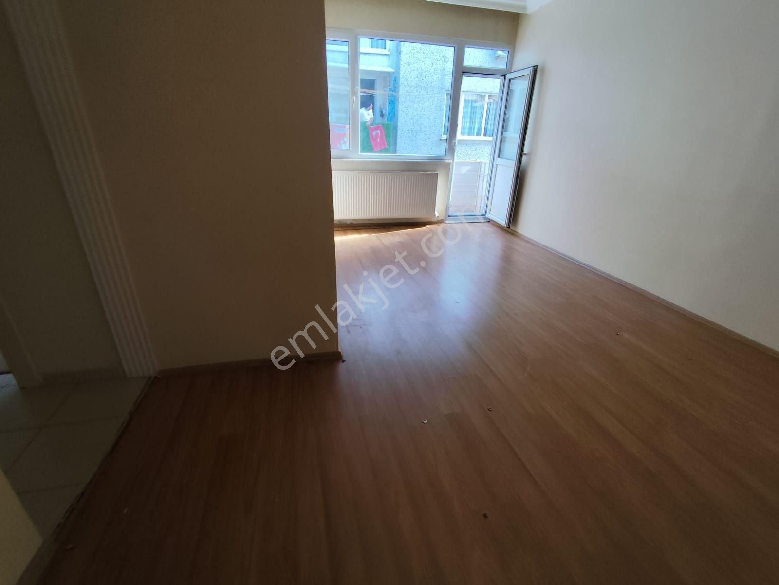 Kocamustafapaşa Derviş Mehmet Sok 2+1 Kat 1 Temiz Satılık Daire