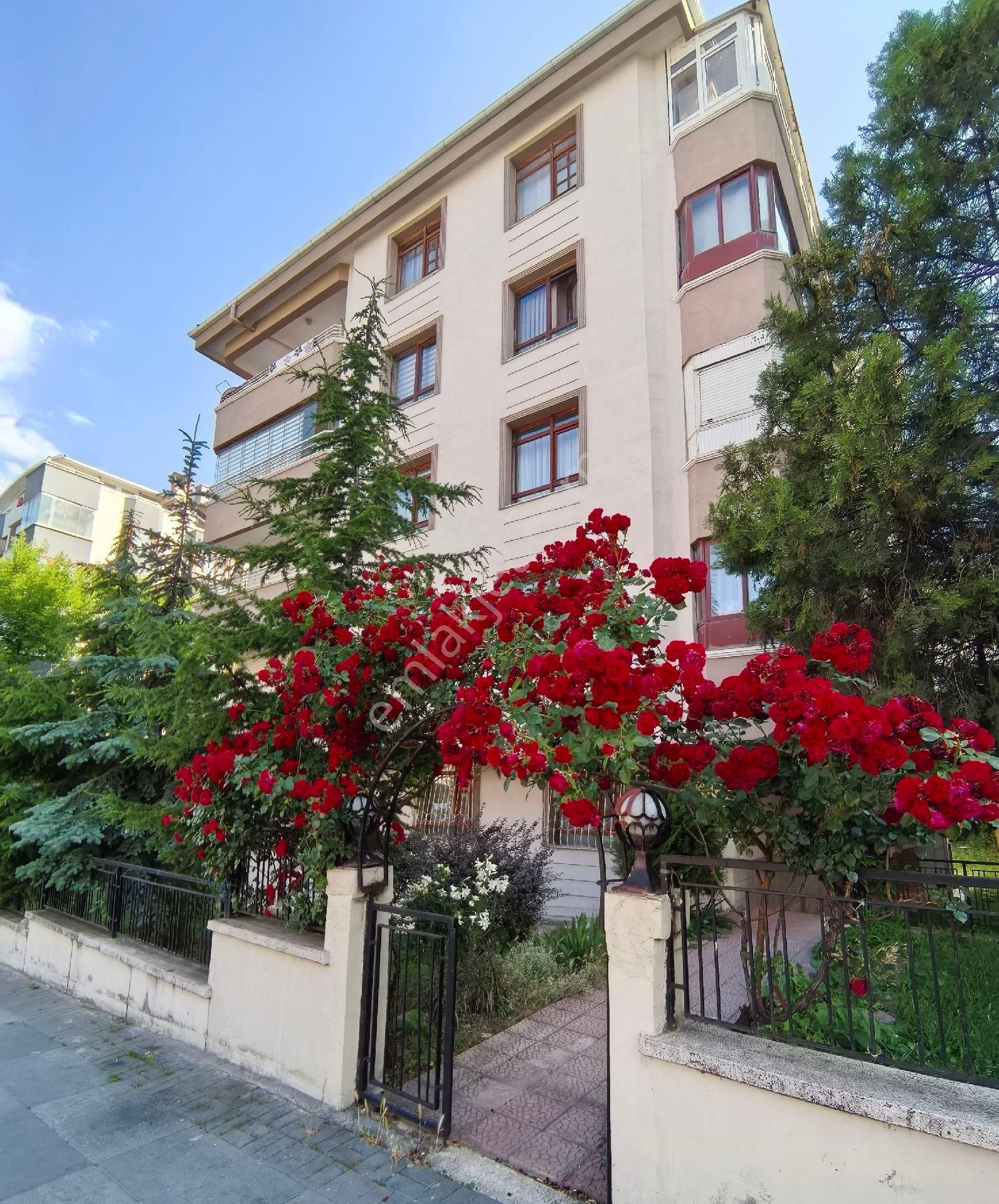 Turan Güneş-ukrayna Caddesi Üstü 2+1 Mobilyalı Kiralık