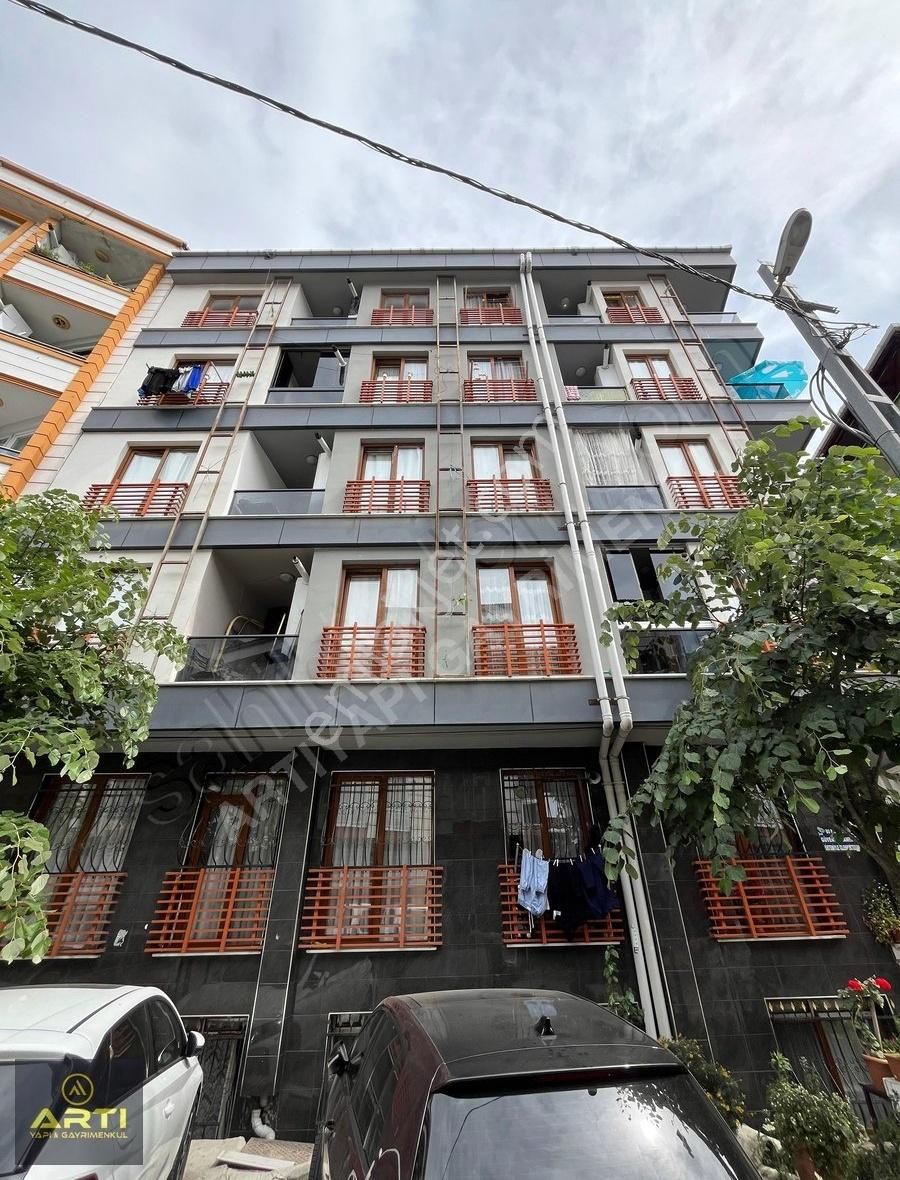 Çınar Mahallesinde Cadde Ulaşıma Yakın 2+1 Satılık Arakat Daire