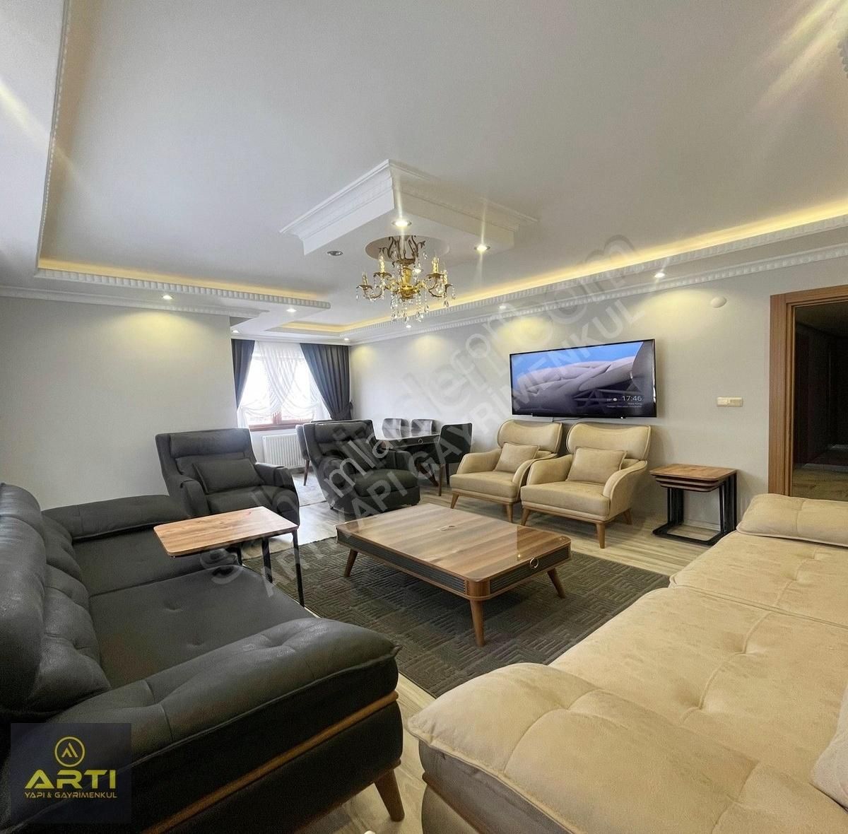 Beylikdüzün De Aile Binasında Geniş 3+1 Satılık Arakat Daire