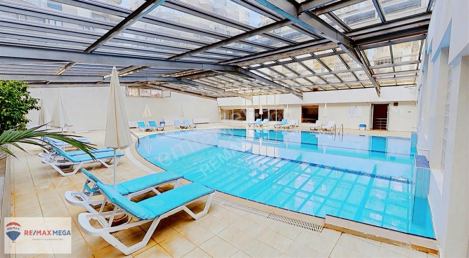 Konyaaltı Sahilinde Site İçerisinde Kiralık Lüks 2+1 Daire