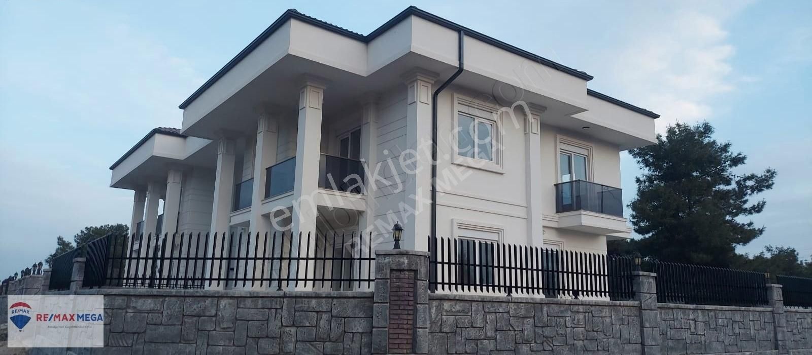 Döşemealtı Yeşilbayır'da 5+1 İkiz Villa