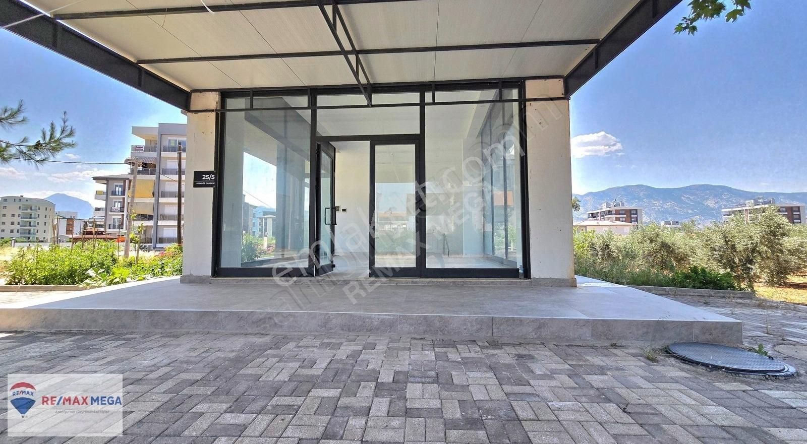 Bahçeyaka'da Cadde Üzeri 2 Katlı Kiralık Dükkan