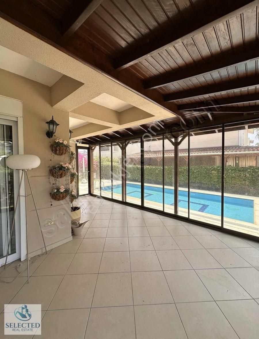 Paradıse Town'da Tripleks Villa - Görsel 15