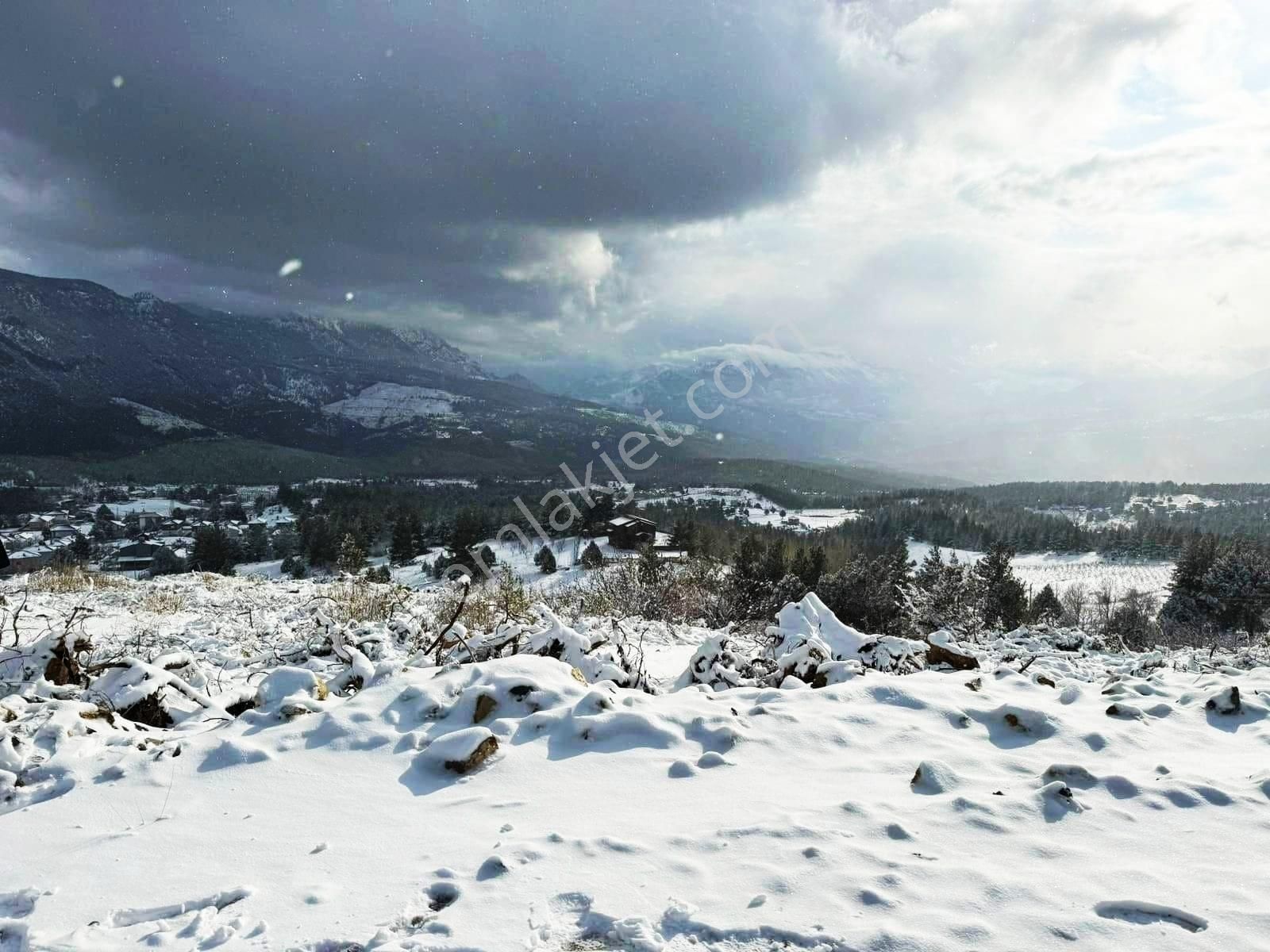 Pozantı Kar Emlaktan Alpu Yaylasında Doğa Manzaralı İmarlı İfrazlı Satılık Yaylalık 400 M2 Arsa