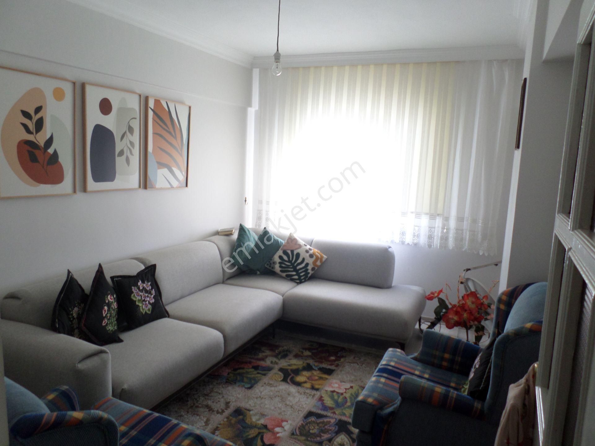 Mudanya Yalı Mah.de Satılık 4.kat 2+1 Tam Merkezde Cami Karşısında Caddeye Cephe Düzayak Sahilde