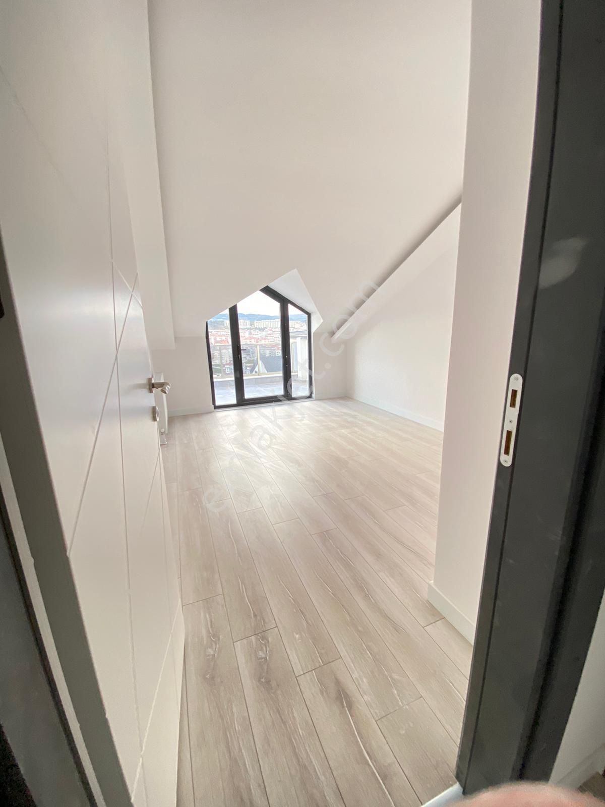 Mudanya Burgaz Mah.de Satılık Dubleks Daire 5+1 Konforlu Lüks Site İçi Deniz Görür 5 Yıllık 4. Kat - Görsel 14