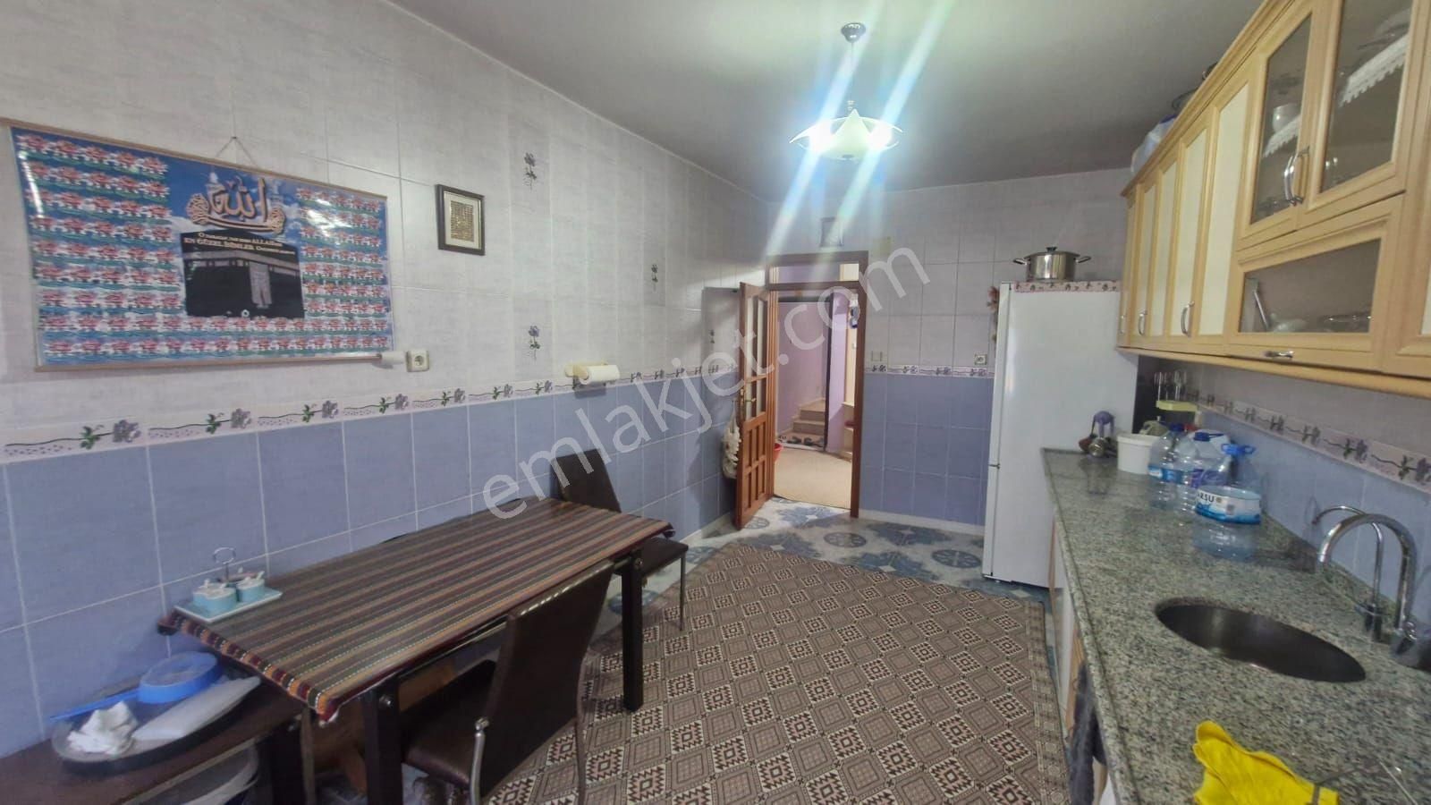 Emir Emlak Ofisinden Güneş Mahallesinde Köşebaşında Müstakil Ev - Görsel 7