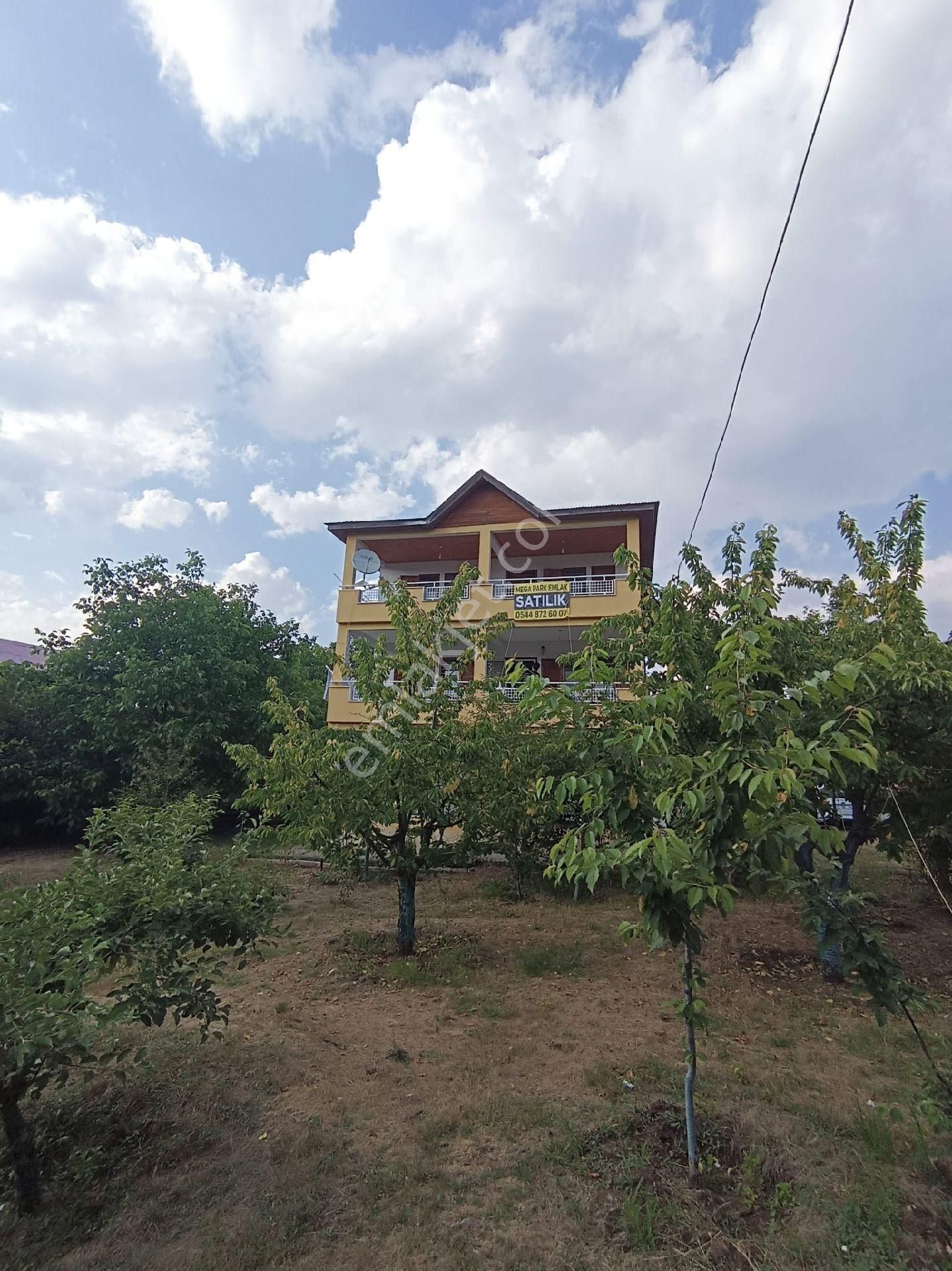 Aladağ Meydan Yaylasında 1.500 M2 Arsa İçerisinde Satılık Yayla Evı