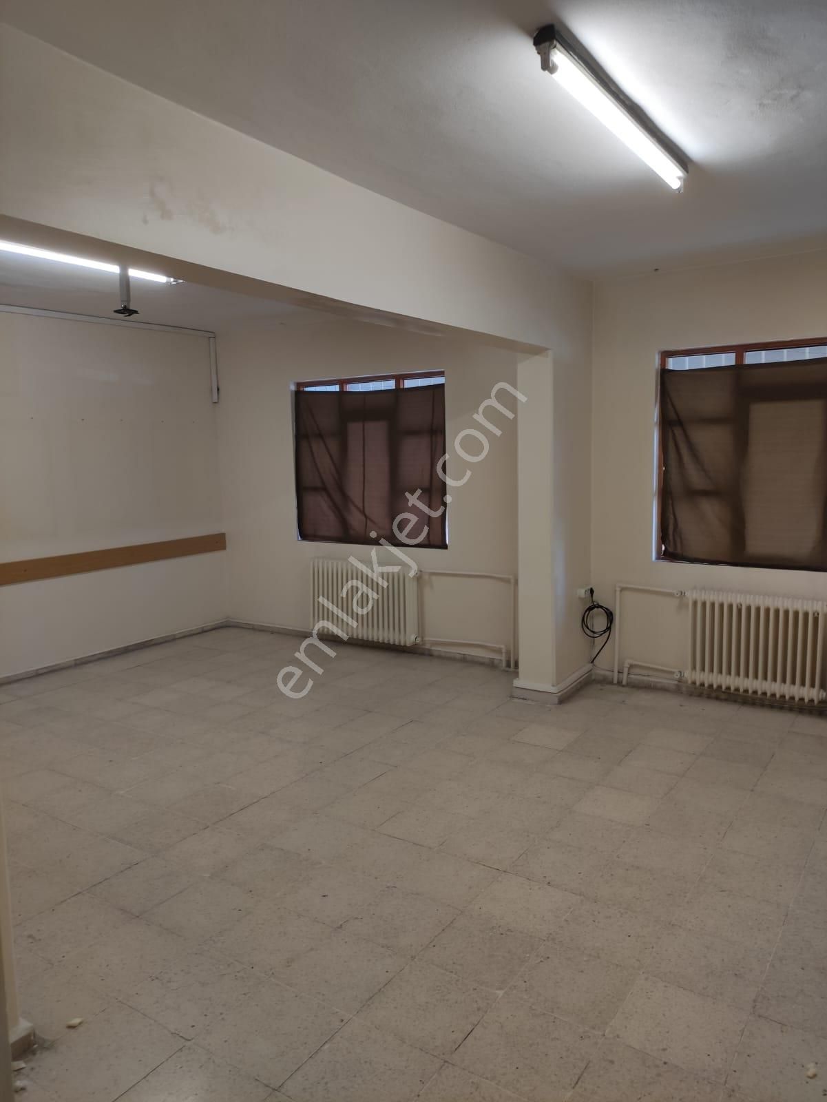 Ofis-istasyon Caddesinde,tapuda Dershane(ticari)kayıtlı Zemin Kat - Görsel 9