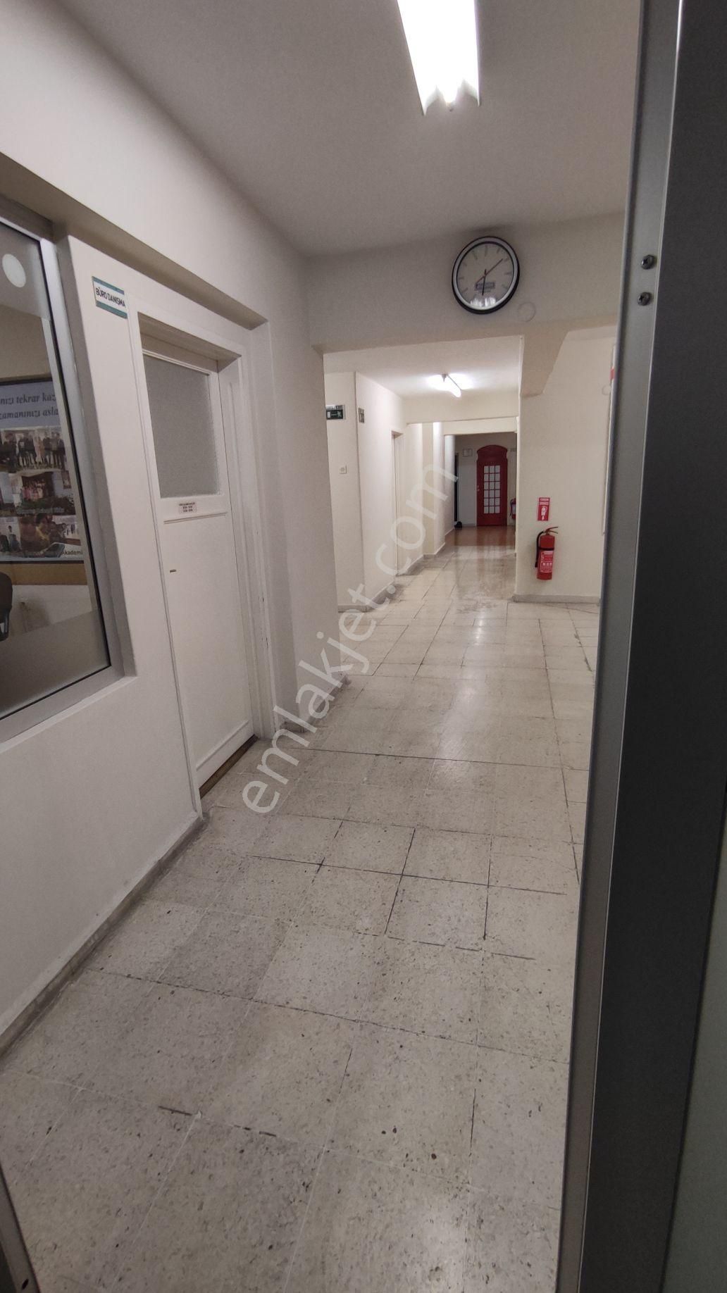 Ofis-istasyon Caddesinde,tapuda Dershane(ticari)kayıtlı Zemin Kat - Görsel 12