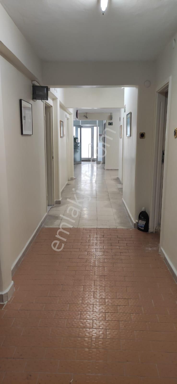 Ofis-istasyon Caddesinde,tapuda Dershane(ticari)kayıtlı Zemin Kat - Görsel 5