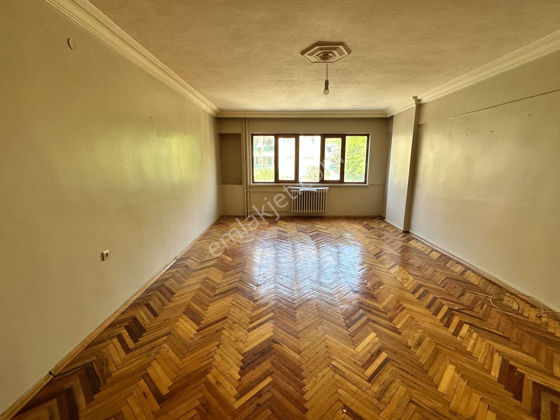 Gama Gayrimenkul'den Şehir Merkezinde Geniş Kiralık 3 +1 Daire