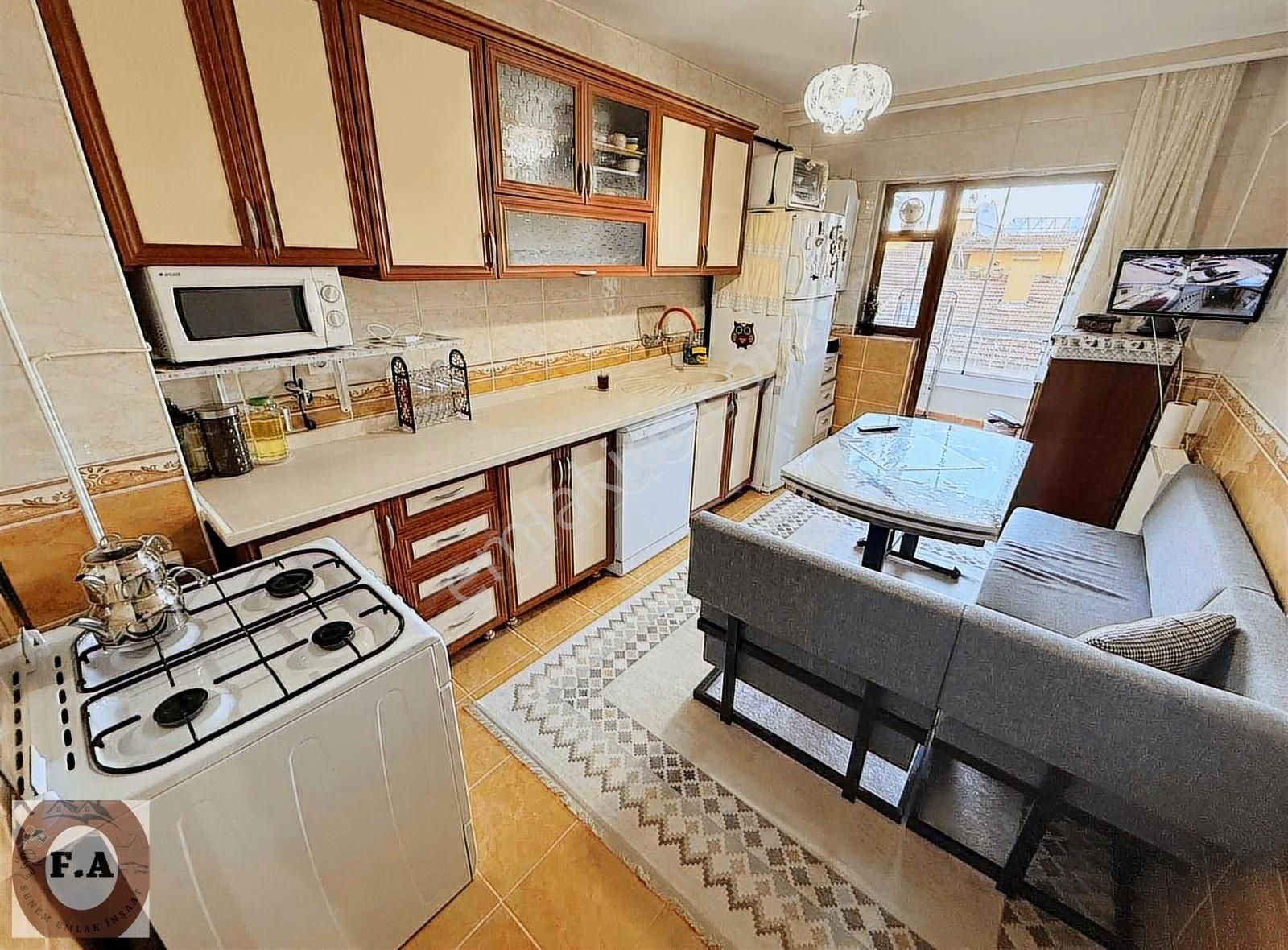 Kat Konumu Manzaralı Altında 2 Kat Daire Mevcut 3+1 Çift Balkon