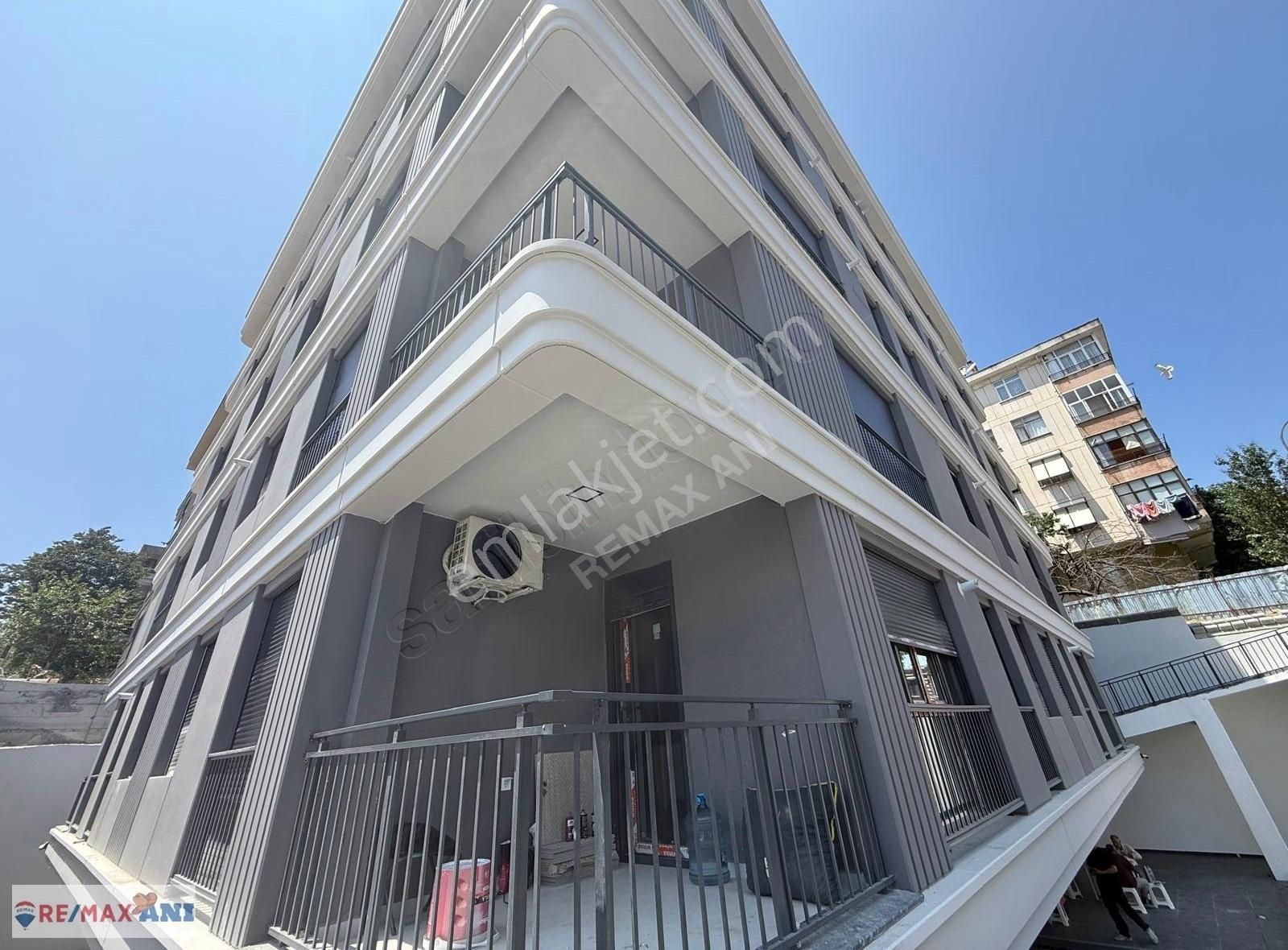 Acıbadem 'de Sıfır Bina 'da 2.5+1 Satılık Daire