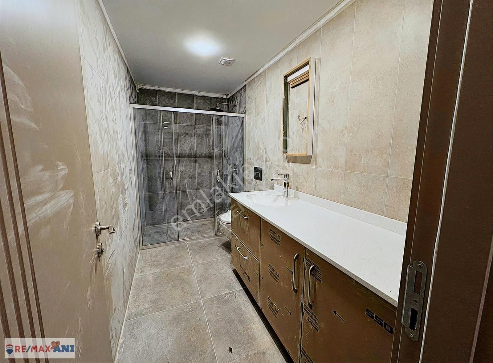Üsküdar Nefes Çengelköy Sitesi 'nde 1+1 Satılık Daire