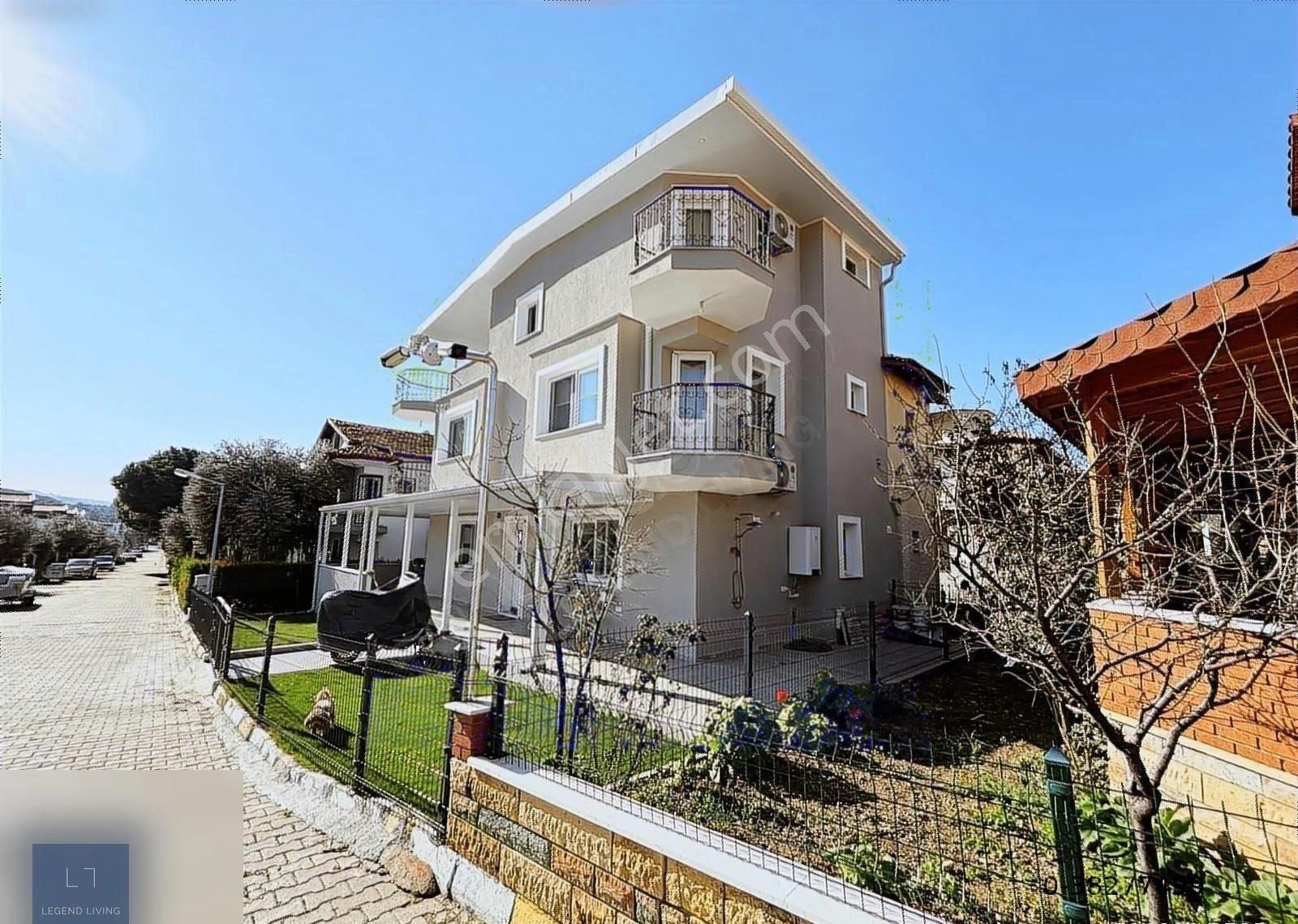 Kuşadası Bayraklıdede Mah.kuştur Mevkiinde Satılık Triplex Villa