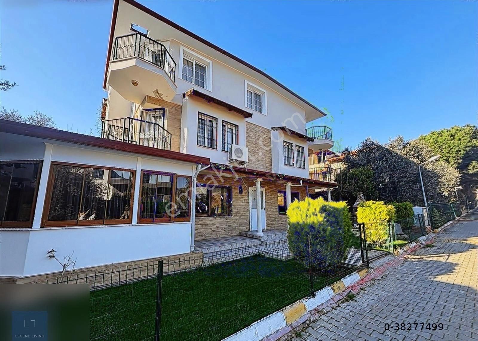 Kuşadası Bayraklıdede Mah. Kuştur Mevkii Satılık 4+1 Villa