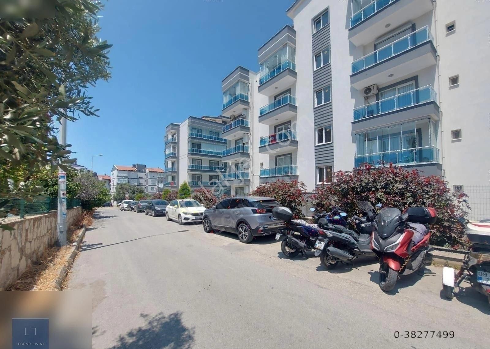 Kuşadası Ege Mahalesinde Havuzlu Doğalgazlı Satılık 3+1 Daire