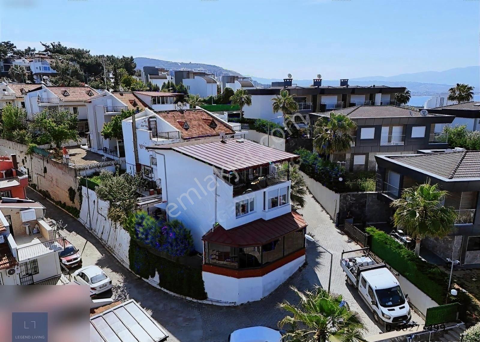 Kuşadası Kadınlar Denizi'nde 4+2 Tripleks Villa.