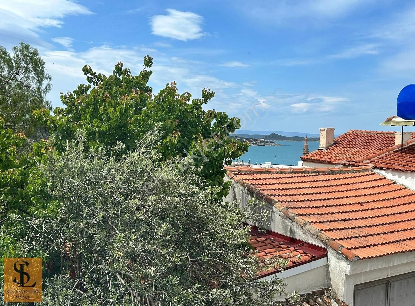 Ayvalık Fethiye'de Bahçeli Müstakil Masrafsız Satılık Rum Evi