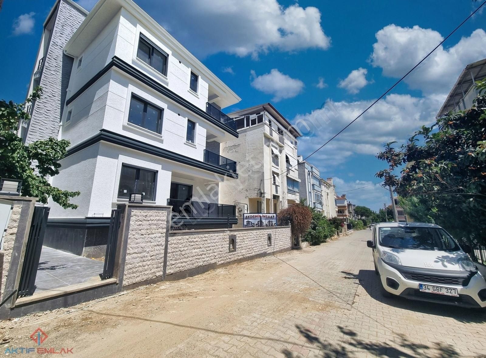 ▀aktiften Altınoluk'ta Denize 300 Mt Merkezi Konumda 1+1 Daire