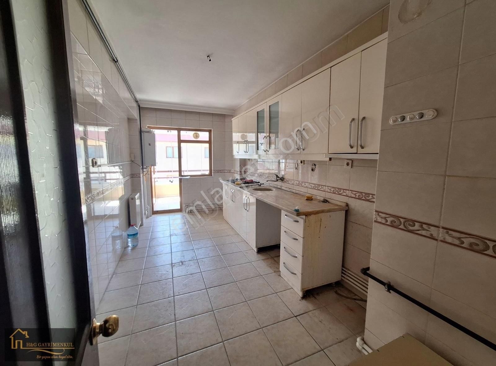 "hg Gayrimenkulden"kabil Caddeye 1 Bina Boşş!!geniş Metraj 140m2